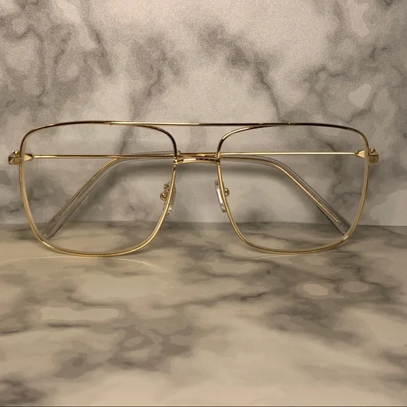 ๐ถ Oversized Gold Frame Glasses ๐ถ - Picture 7 of 12
